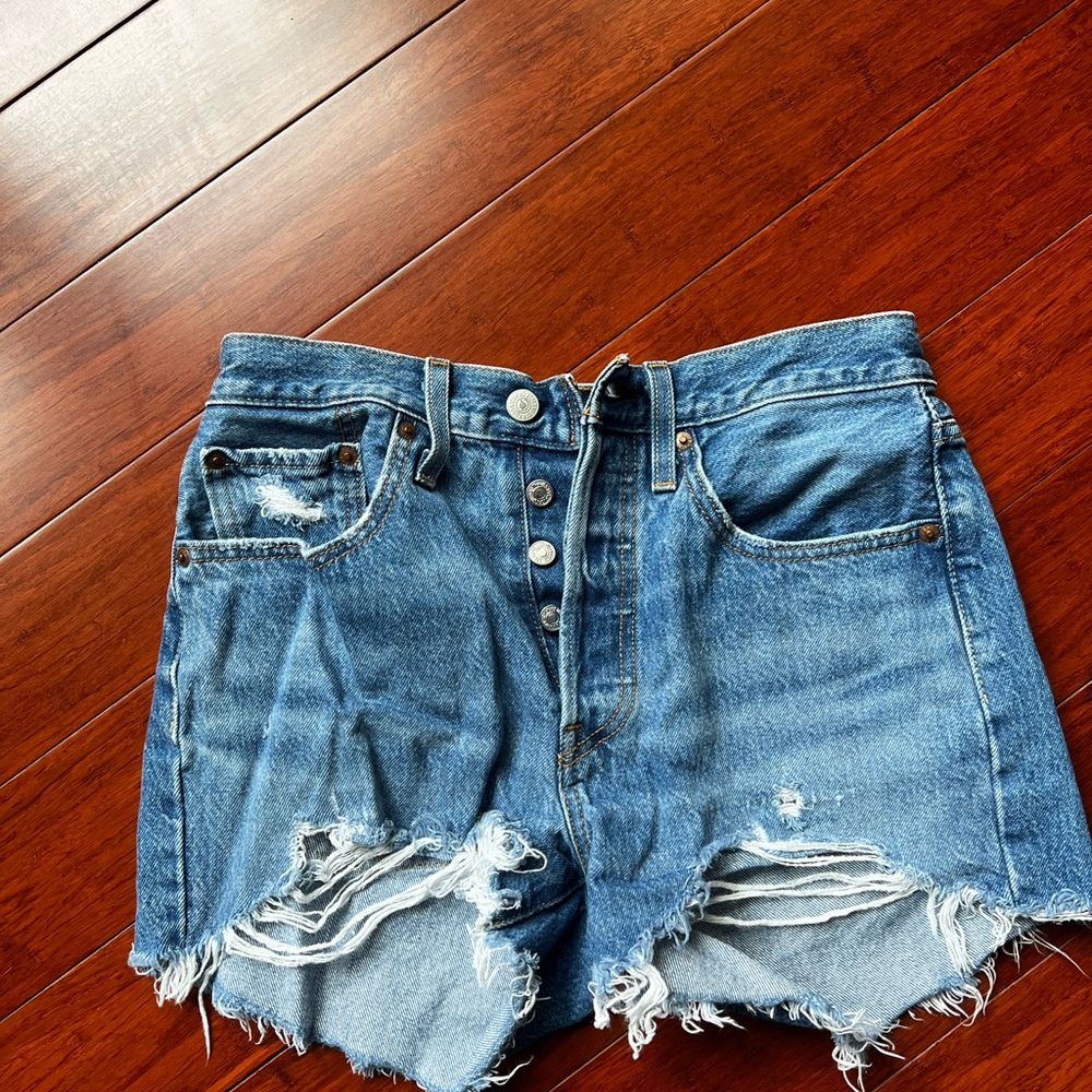 Levi’s 501 shorts in blue